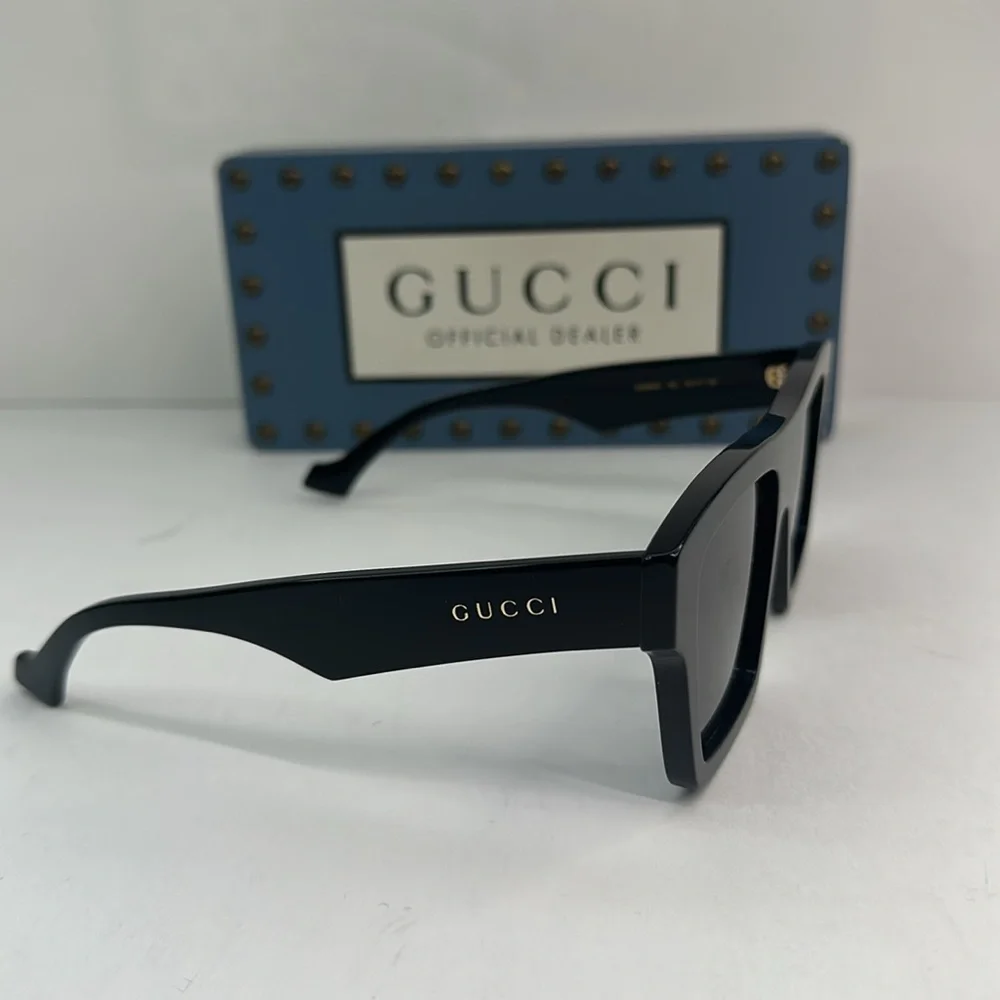 💯 - New Authentic Gucci Solid Grey Rectangular Unisex Sunglasses GG0962S 005…